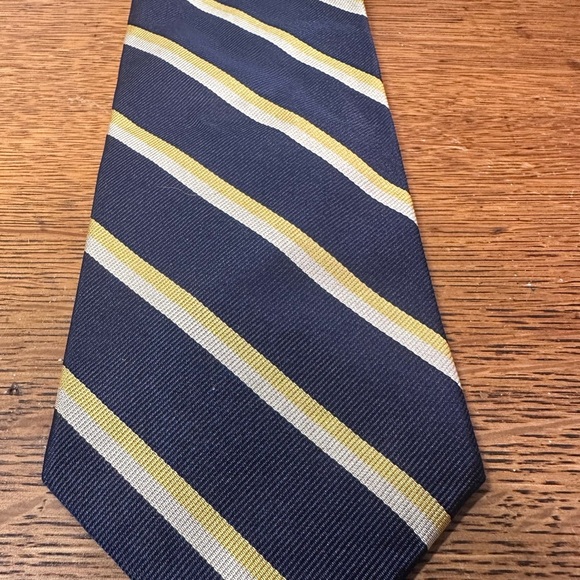Brooks Brothers Pure Silk Navy Gold Diagonal Stripe Neck Tie - Picture 3 of 3